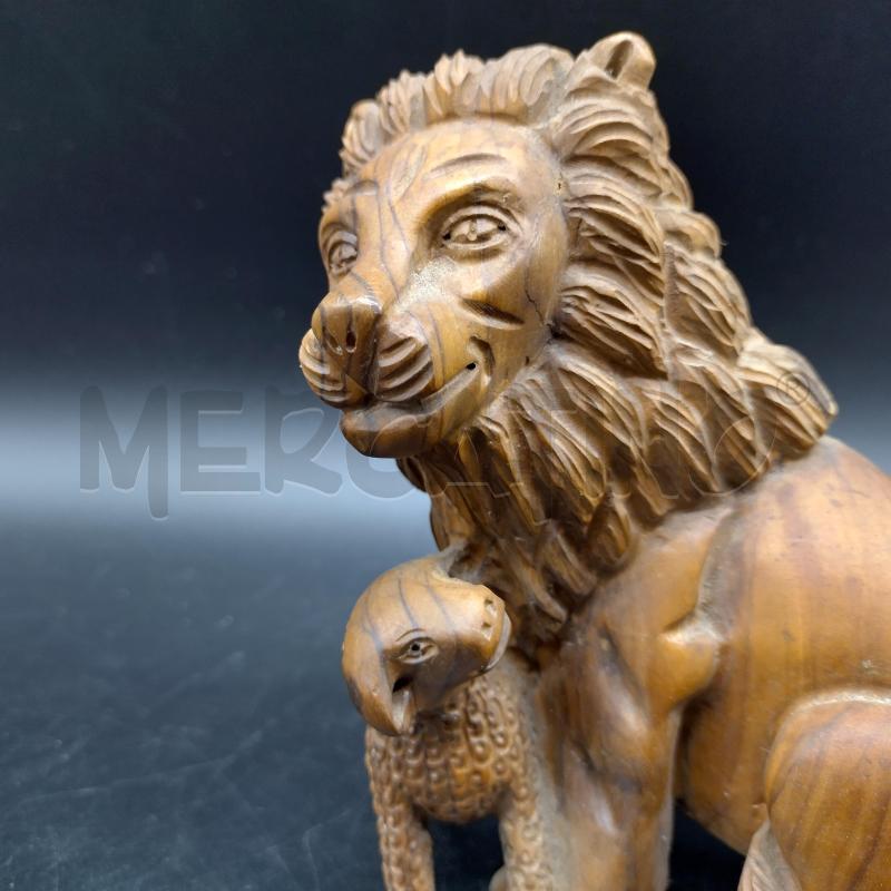 SCULTURA IL LEONE E L'AGNELLO ULIVO | Mercatino dell'Usato Oristano 4