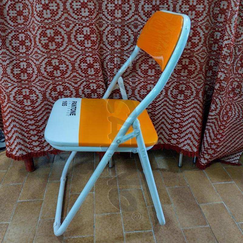 SEDIA PIEGHEVOLE SELETTI PANTONE ARANCIO DA RIVEDERE | Mercatino dell'Usato Oristano 4