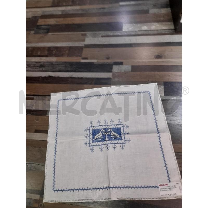 CENTRINO QUADRATO 42 X 45 BIANCO PUNTO ASSISI | Mercatino dell'Usato Montesilvano 1