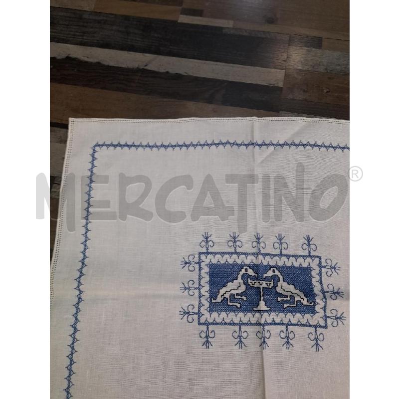 CENTRINO QUADRATO 42 X 45 BIANCO PUNTO ASSISI | Mercatino dell'Usato Montesilvano 2