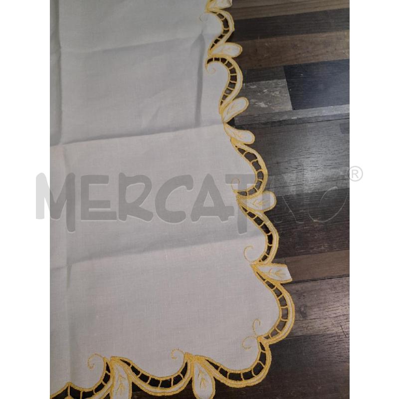 CENTRINO RETTANGOLARE FOGLIE GIALLE RICAMATO 57 X 48   | Mercatino dell'Usato Montesilvano 2
