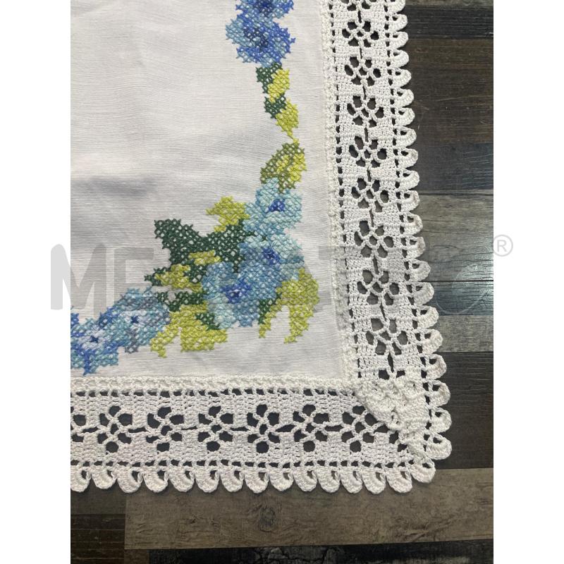 CENTROTAVOLA BIANCO PUNTO CROCE FIORI AZZURRI BORDO UNCINETTO | Mercatino dell'Usato Montesilvano 2