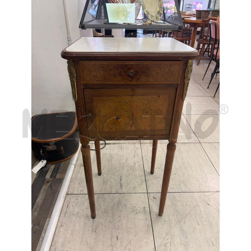 COMODINO LEGNO PIANO E INTERNO MARMO BORCHIE BRONZO RESTAURATO | Mercatino dell'Usato Montesilvano 1