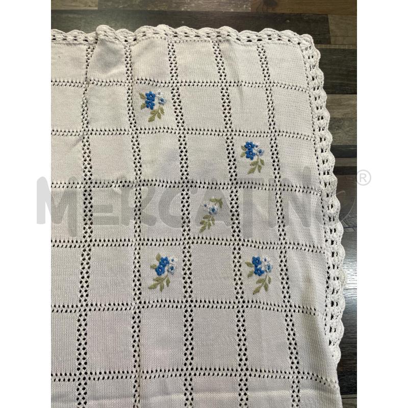 COPERTINA LETTINO UNCINETTO BIANCO FIORELLINI BLU | Mercatino dell'Usato Montesilvano 2