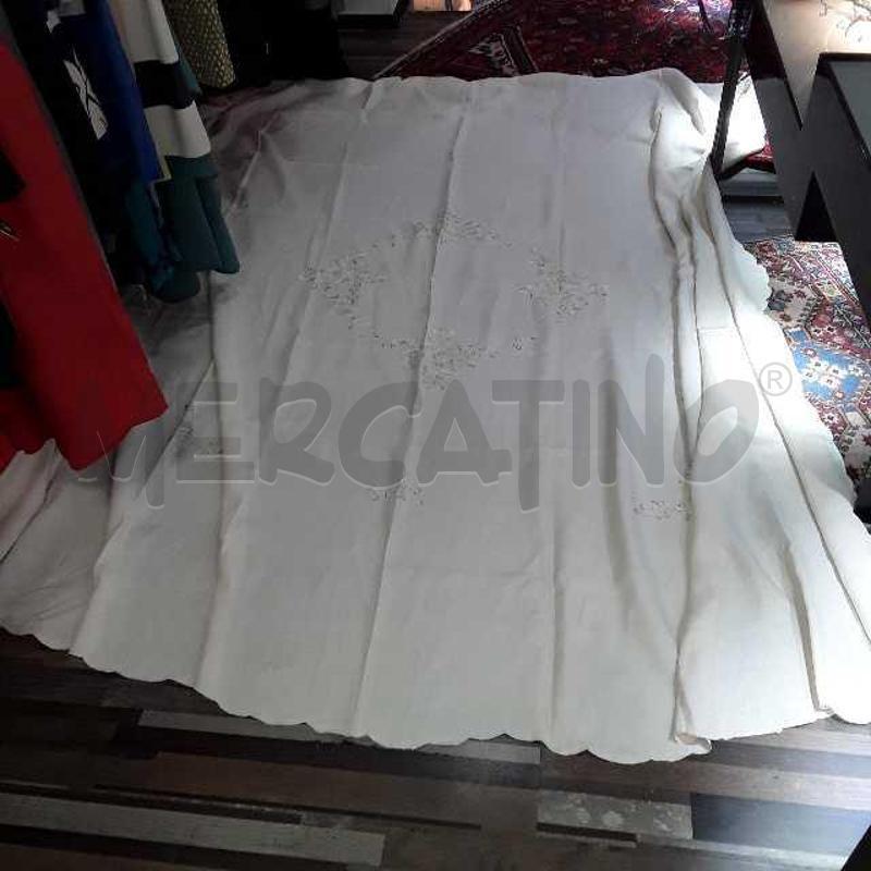 COPRI LETTO LINO RICAMATO  2.40 X 2.40 | Mercatino dell'Usato Montesilvano 1