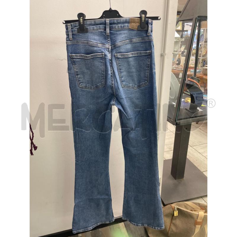 JEANS DONNA BERSHKA LAV SCURO ZAMPA | Mercatino dell'Usato Montesilvano 3