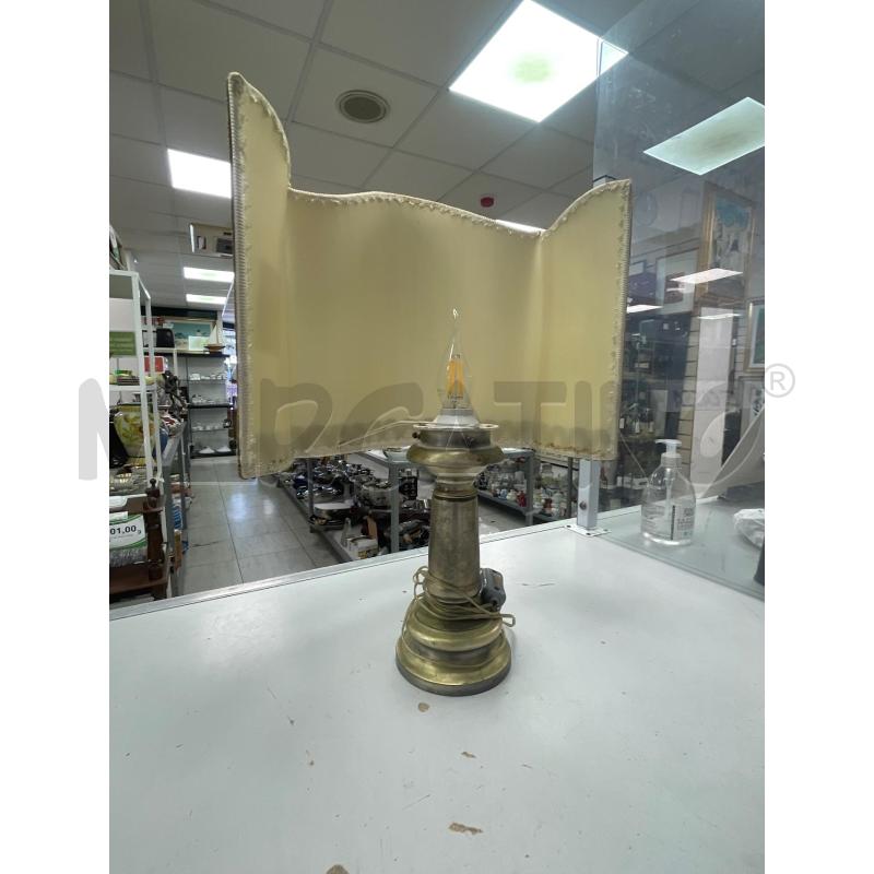 LAMPADA UNA LUCE CON PARALUME DETT ARANCIO  | Mercatino dell'Usato Montesilvano 2