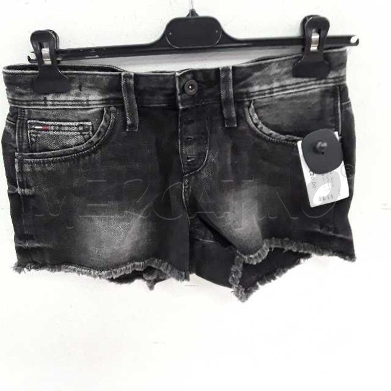PANTALONCINO DONNA HILFIGER NERO JEANS DIETRO EFFETTO TASCHE | Mercatino dell'Usato Montesilvano 1