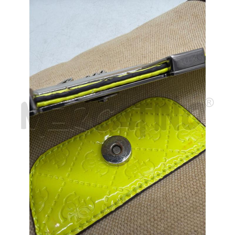 POCHETTE GUESS BEIGE GIALLO FLUO | Mercatino dell'Usato Montesilvano 3