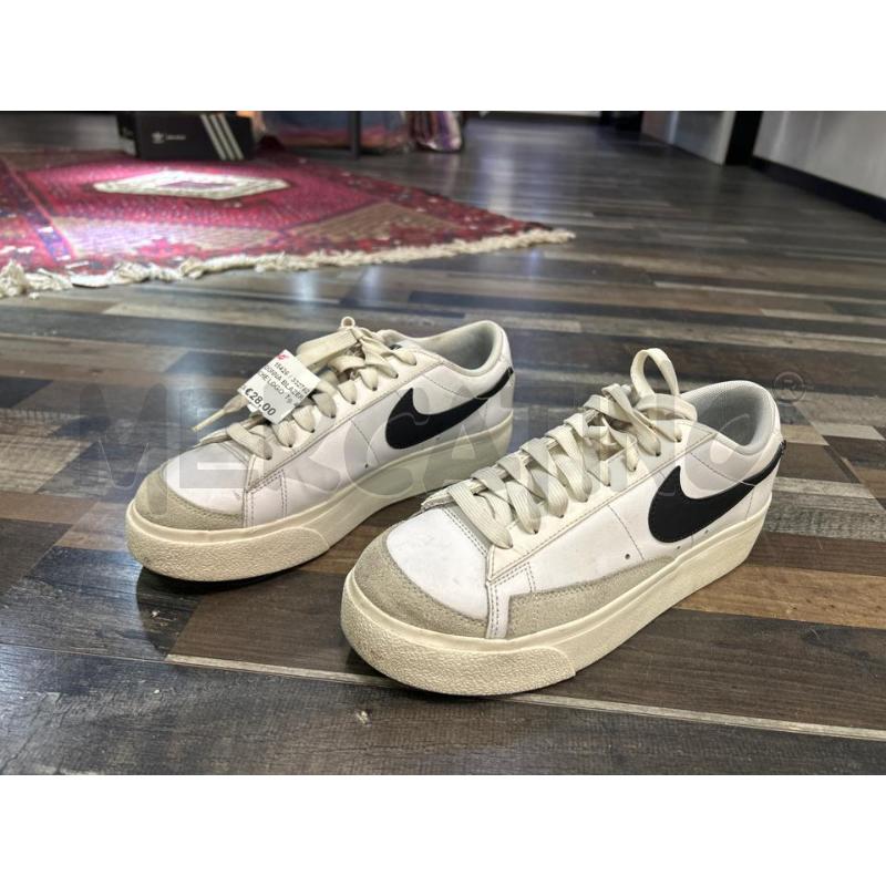 SCARPE DONNA BLAZER NIKE BIANCHE LOGO NERO  | Mercatino dell'Usato Montesilvano 1