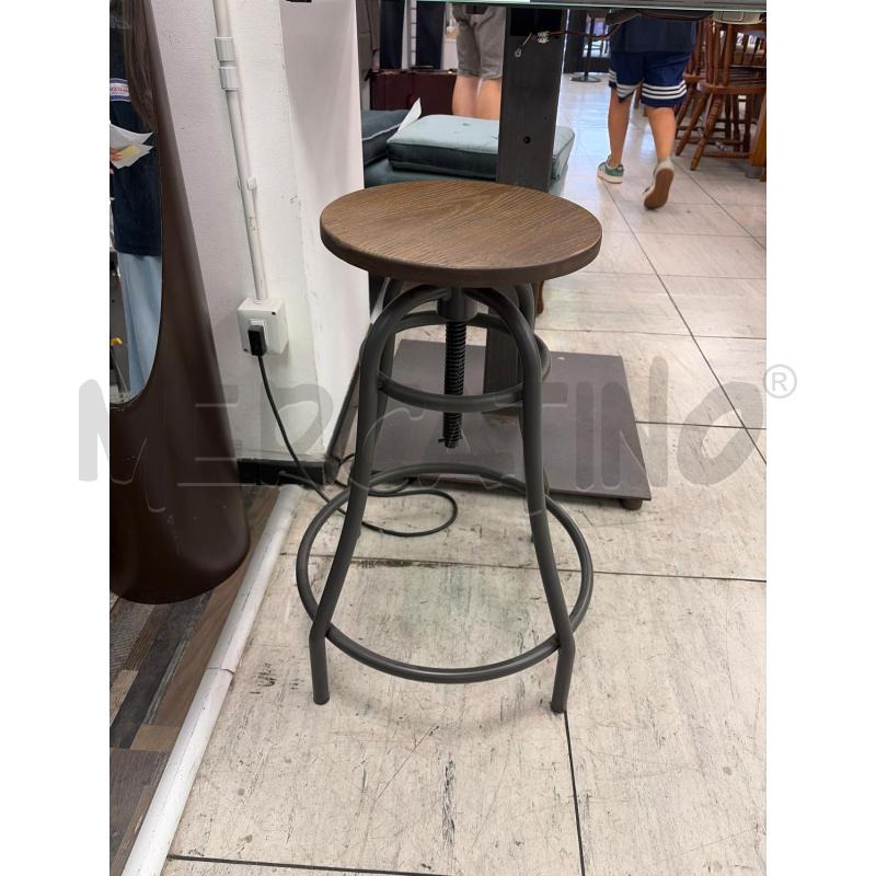 SGABELLO TIPO INDUSTRIALE SEDUTA LEGNO | Mercatino dell'Usato Montesilvano 1