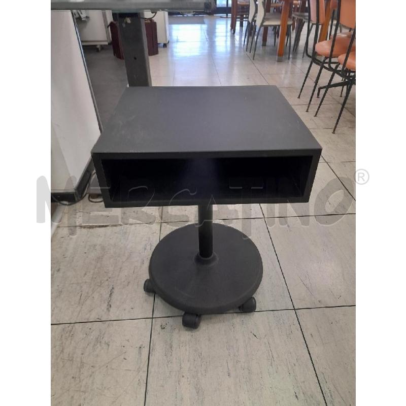 TAVOLINO NERO 4 RUOTE | Mercatino dell'Usato Montesilvano 1