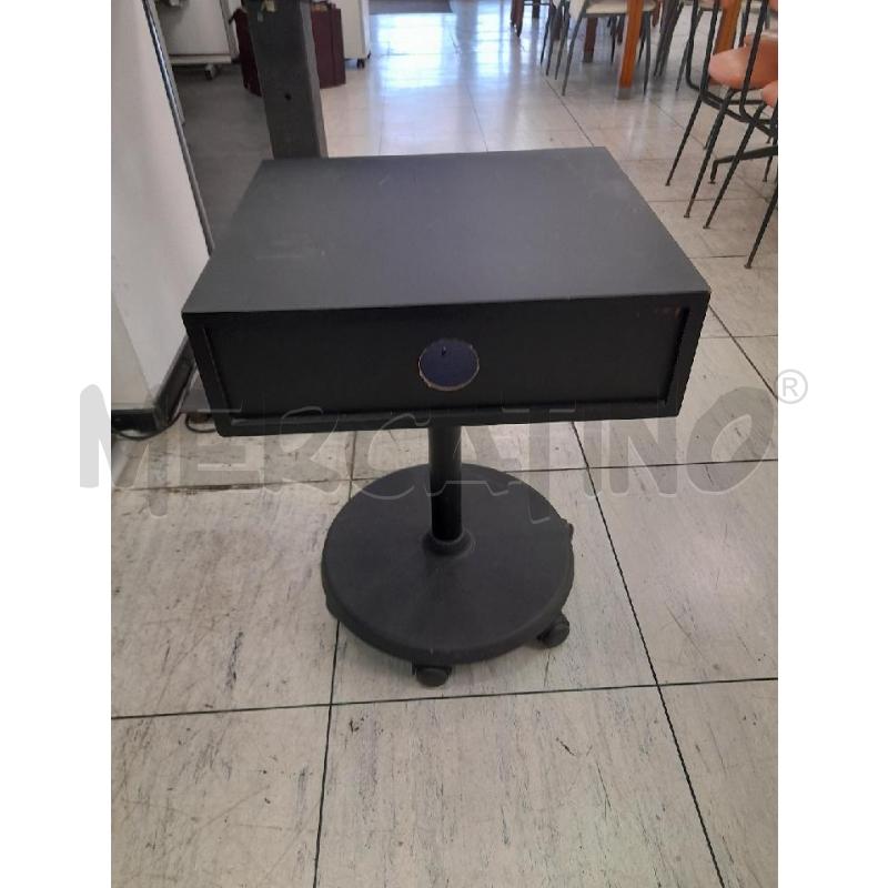 TAVOLINO NERO 4 RUOTE | Mercatino dell'Usato Montesilvano 3