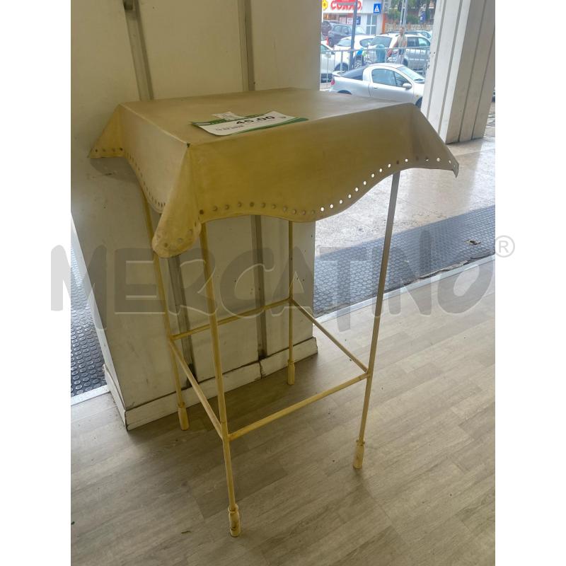 TAVOLO METALLO TIPO FAZZOLETTO  BEIGE | Mercatino dell'Usato Montesilvano 1