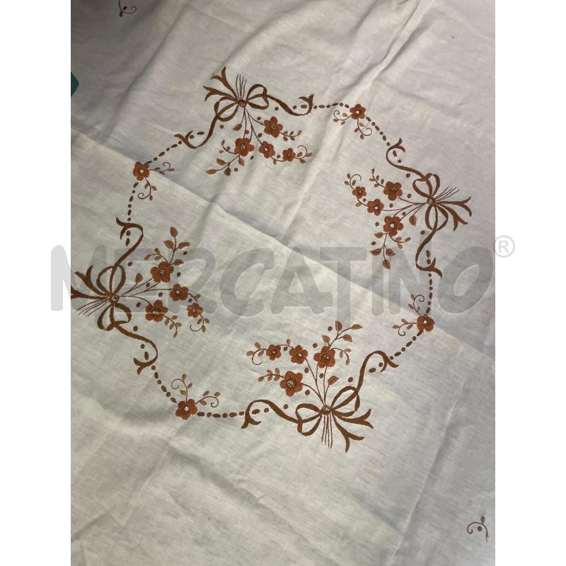 TOVAGLIA BIANCA OVALE FIORI MARRO | Mercatino dell'Usato Montesilvano 2