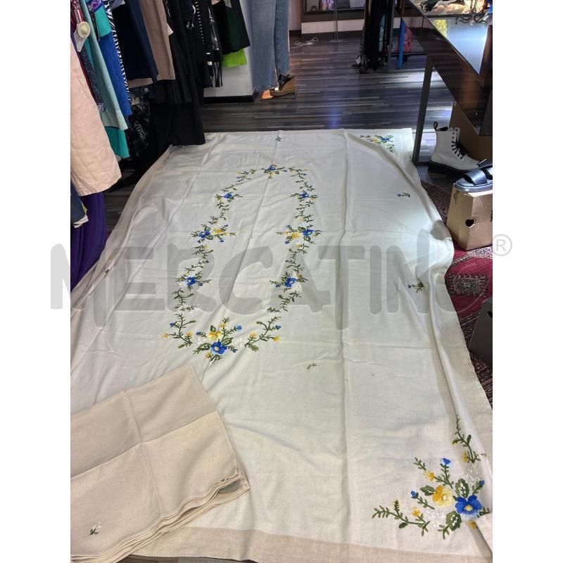 TOVAGLIA RETTANGOLARE BEIGE RICAMO BLU 12 TOV | Mercatino dell'Usato Montesilvano 1