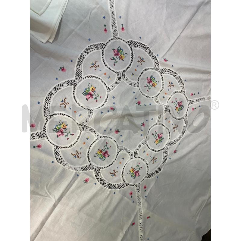 TOVAGLIA TONDA BIANCA PUNTO CROCE FIORI+ 4 TOV | Mercatino dell'Usato Montesilvano 2
