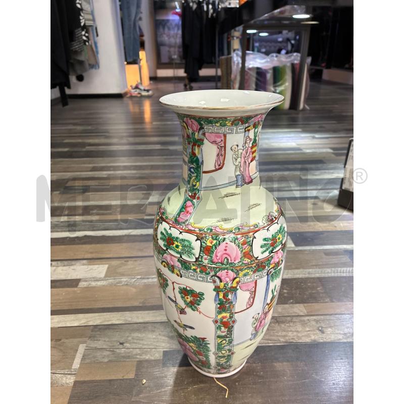 VASO BIANCO PERSONAGGI GIAPPONMESI | Mercatino dell'Usato Montesilvano 2