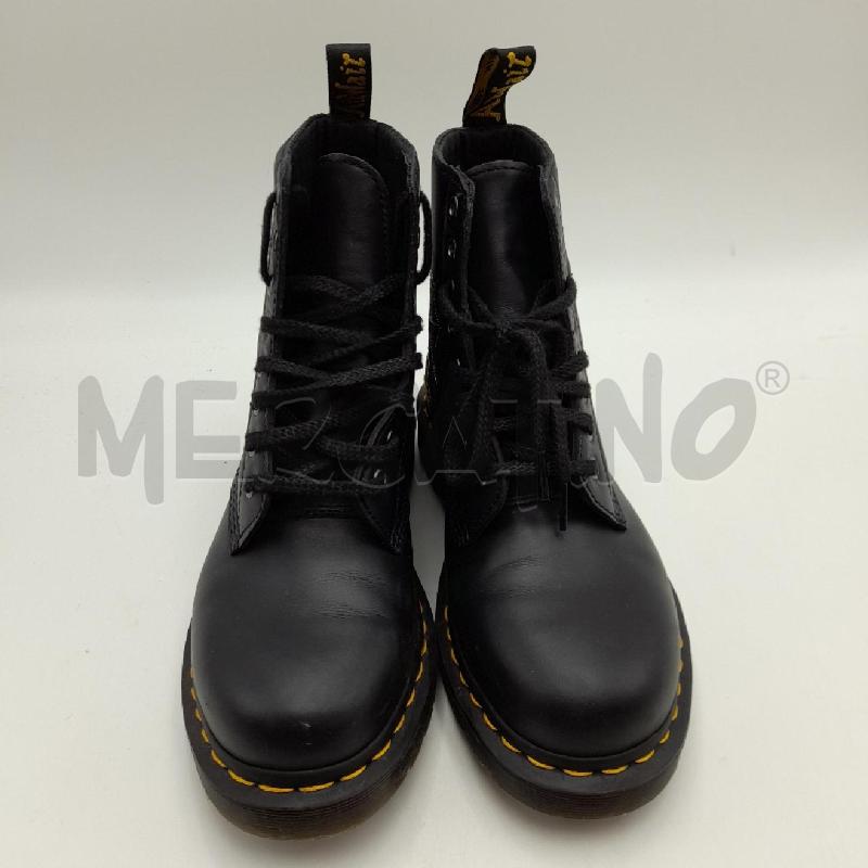 ANFIBI DONNA DR MARTENS NERI CON RICAMO SOUVENIR EMROIDERED  | Mercatino dell'Usato Bastia umbra 3