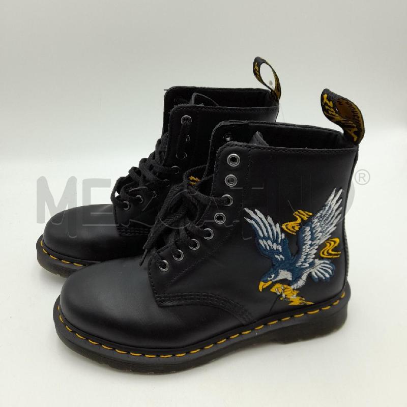 ANFIBI DONNA DR MARTENS NERI CON RICAMO SOUVENIR EMROIDERED  | Mercatino dell'Usato Bastia umbra 4