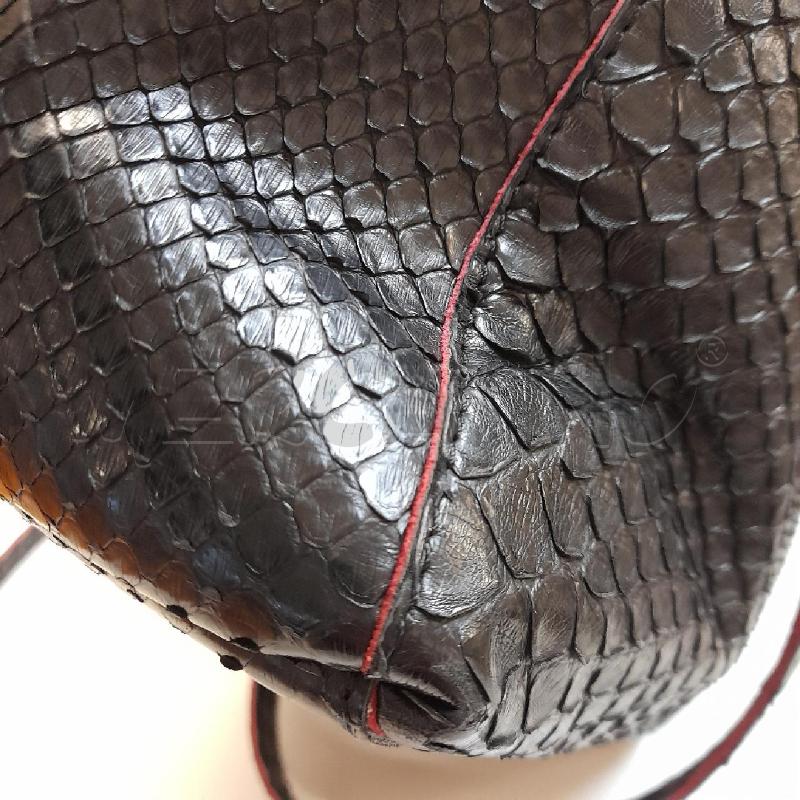 BORSA DONNA PELLE NERA INTERNO ROSSO MANICO IN LEGNO  | Mercatino dell'Usato Bastia umbra 4