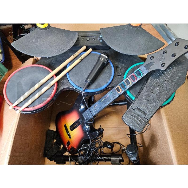 GIOCO PS3 GUITAR HERO WORLD TOUR + STRUMENTI | Mercatino dell'Usato Bastia umbra 2