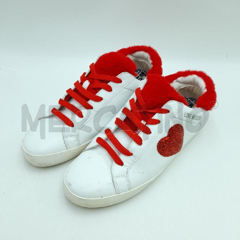 SNEAKERS DONNA LOVE MOSCHINO BIANCA CUORE ROSSO  | Mercatino dell'Usato Bastia umbra 1