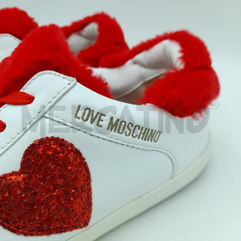 SNEAKERS DONNA LOVE MOSCHINO BIANCA CUORE ROSSO  | Mercatino dell'Usato Bastia umbra 2