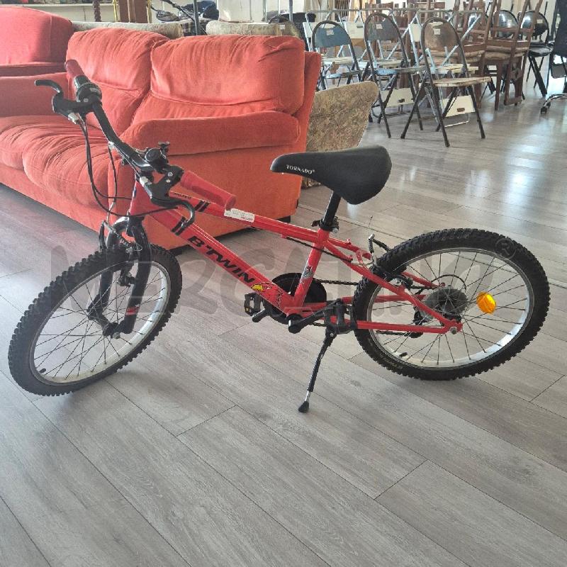 BICICLETTINA RAGAZZO ROSSA ACCESO BTWEEN  | Mercatino dell'Usato Corciano 1