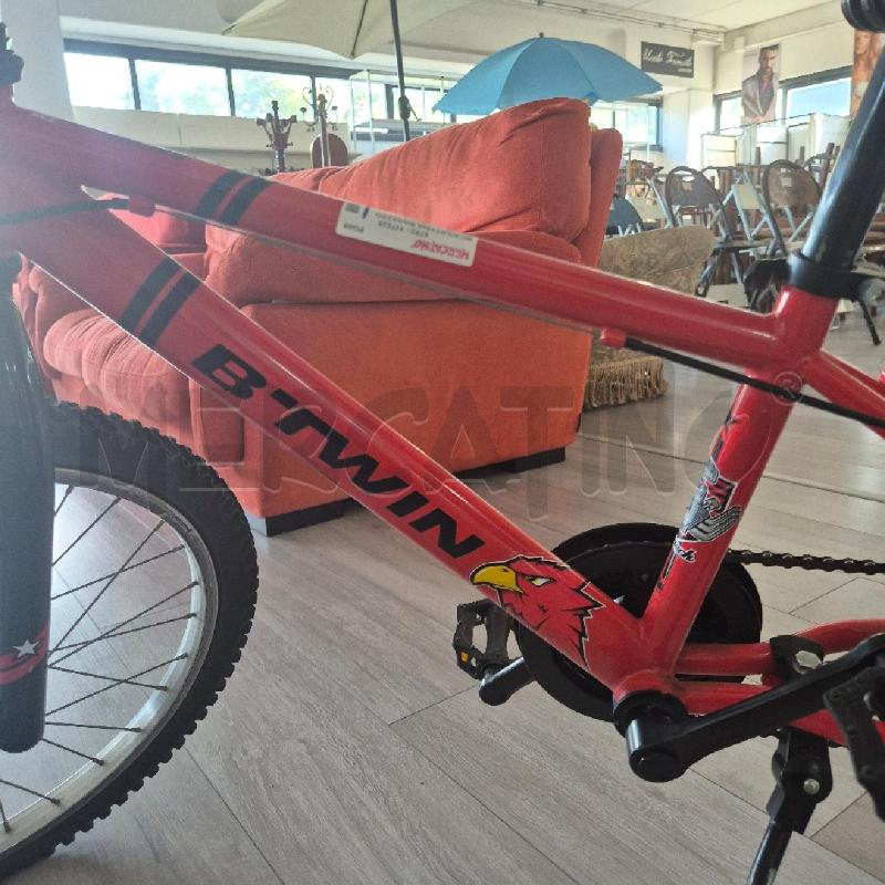 BICICLETTINA RAGAZZO ROSSA ACCESO BTWEEN  | Mercatino dell'Usato Corciano 2