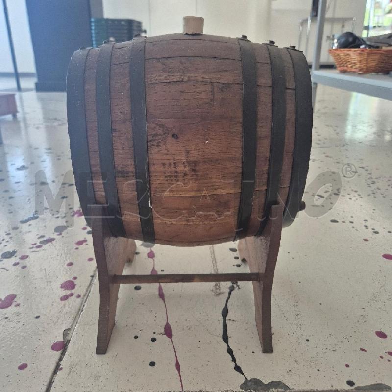 BOTTE IN LEGNO DA ESPOSIZIONE CON BASE  | Mercatino dell'Usato Corciano 2