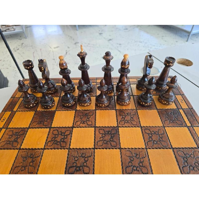 GIOCO SCACCHIERA IN LEGNO CON 32 PZ COMPLETA | Mercatino dell'Usato Corciano 3
