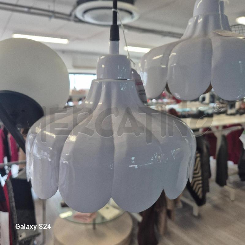 LAMPADARIO A MARGHERITA INTERNO ORO ESTERNO BIANCO SMALTATO | Mercatino dell'Usato Corciano 1