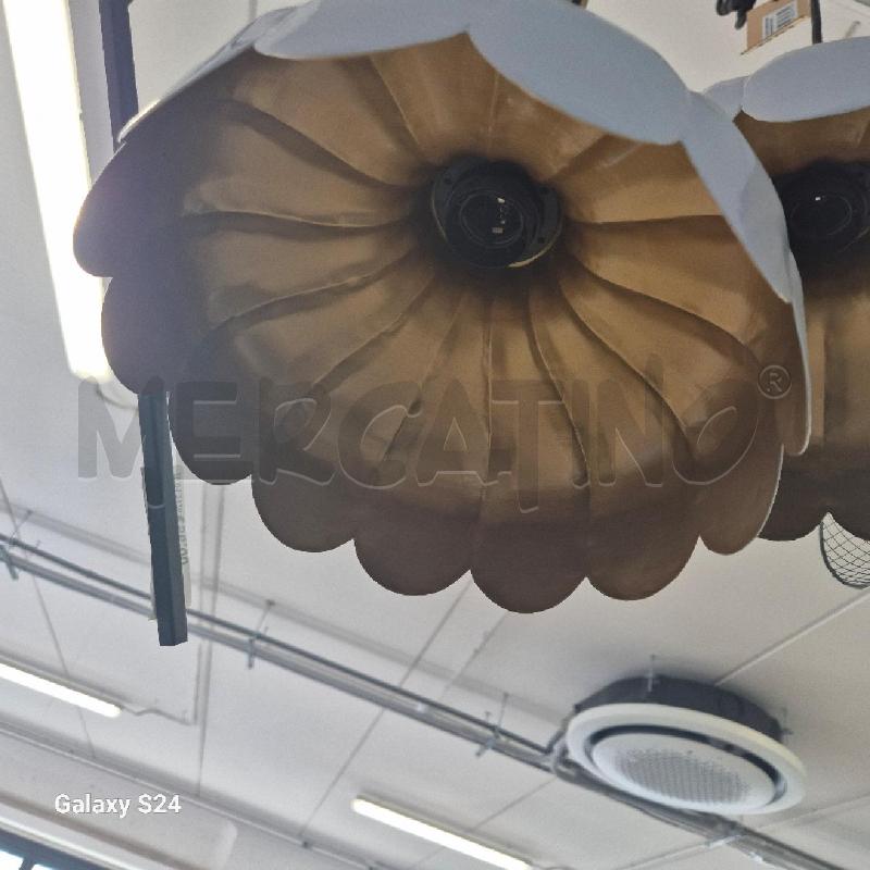 LAMPADARIO A MARGHERITA INTERNO ORO ESTERNO BIANCO SMALTATO | Mercatino dell'Usato Corciano 2