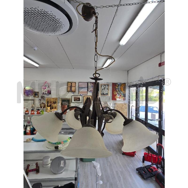 LAMPADARIO FERRO 5 LUCI COPRILAMPADA SATINATE BIANCHE | Mercatino dell'Usato Corciano 1