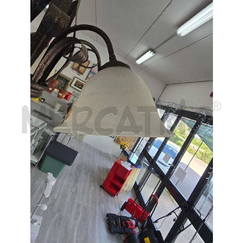 LAMPADARIO FERRO 5 LUCI COPRILAMPADA SATINATE BIANCHE | Mercatino dell'Usato Corciano 3