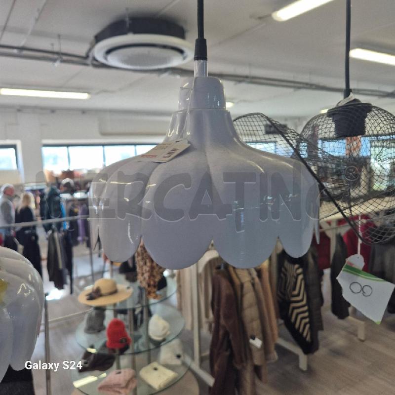 LAMPADARIO INTERNO ORO ESTERNO BIANCO SMALTATO | Mercatino dell'Usato Corciano 1