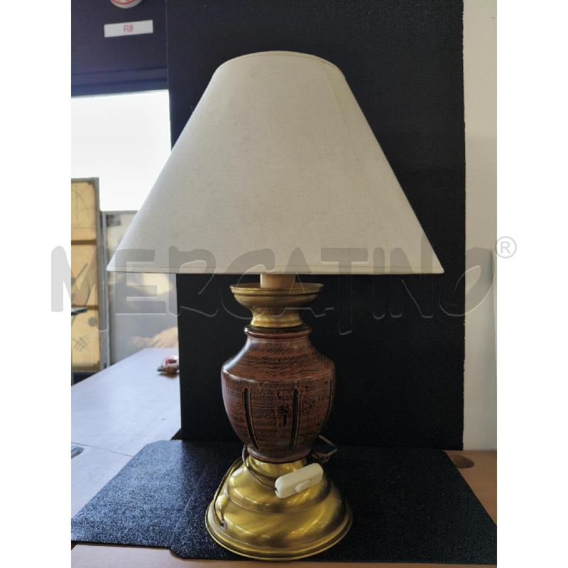 LAMPADA DA COMODINO  BASE DORATA  EFFETTO LEGNO  | Mercatino dell'Usato Corciano 1