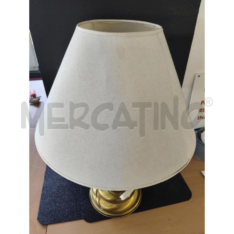 LAMPADA DA COMODINO  BASE DORATA  EFFETTO LEGNO  | Mercatino dell'Usato Corciano 3