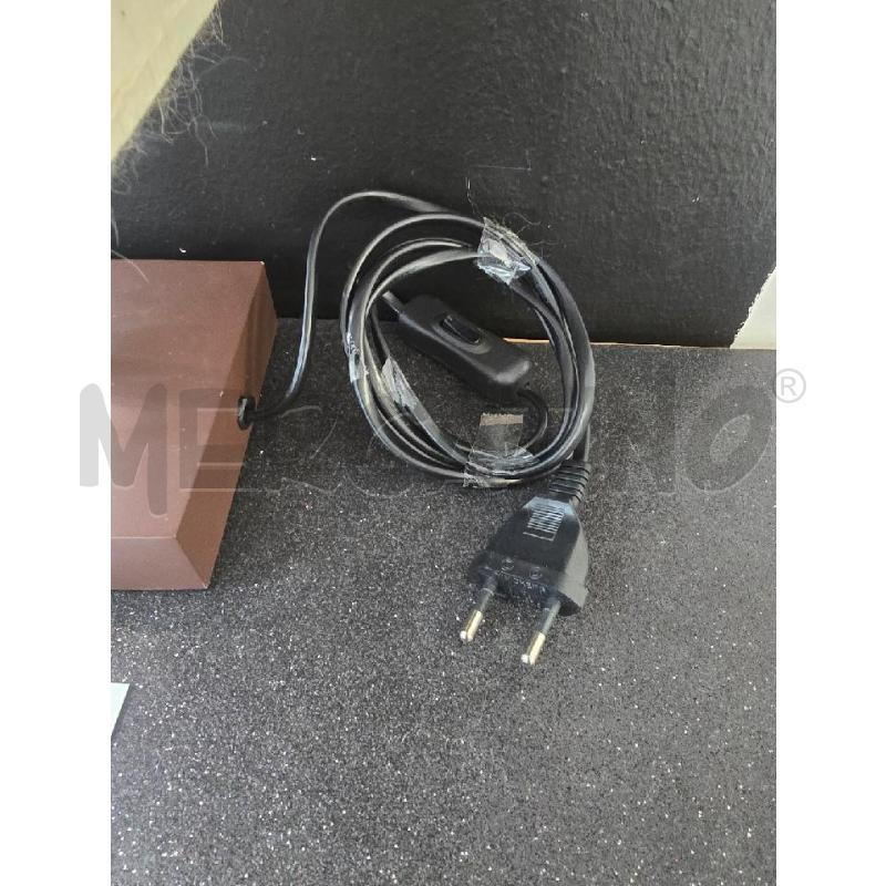 LAMPADA  BASE QUADRATA CON 2 PORTE USB | Mercatino dell'Usato Corciano 3