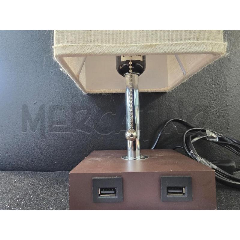 LAMPADA  BASE QUADRATA CON 2 PORTE USB | Mercatino dell'Usato Corciano 4