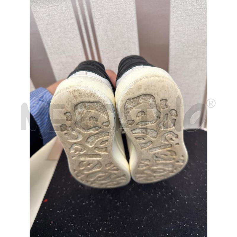 SCARPE DONNA ALEXANDER MCQUEEN BIACHE CON DIETRO NERO  | Mercatino dell'Usato Corciano 4