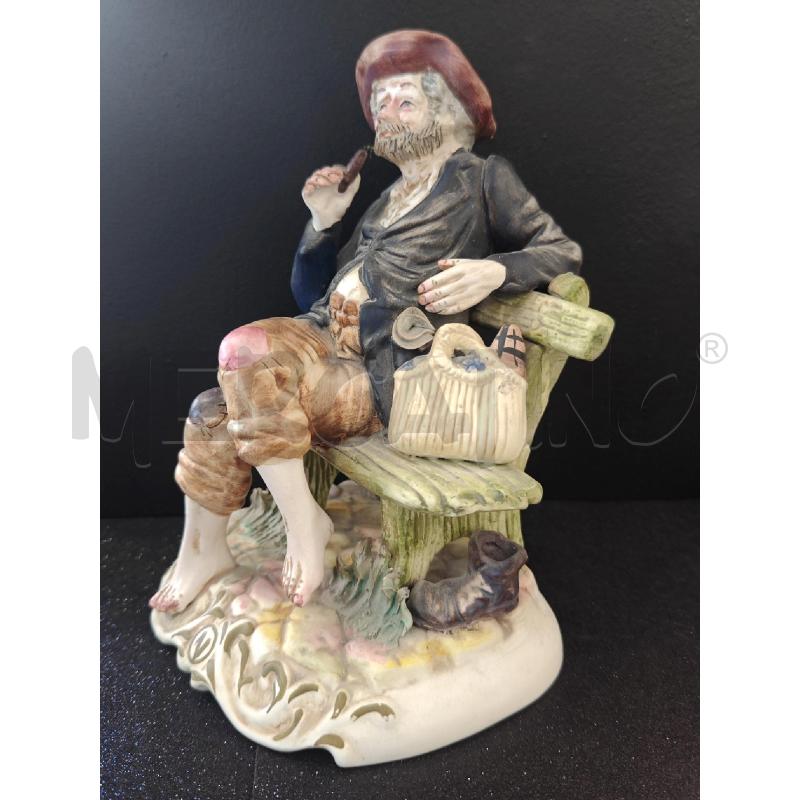 SCULTURA CAPO DI MONTE VAGABONDO SU PANCHIONA 28 CM | Mercatino dell'Usato Corciano 2