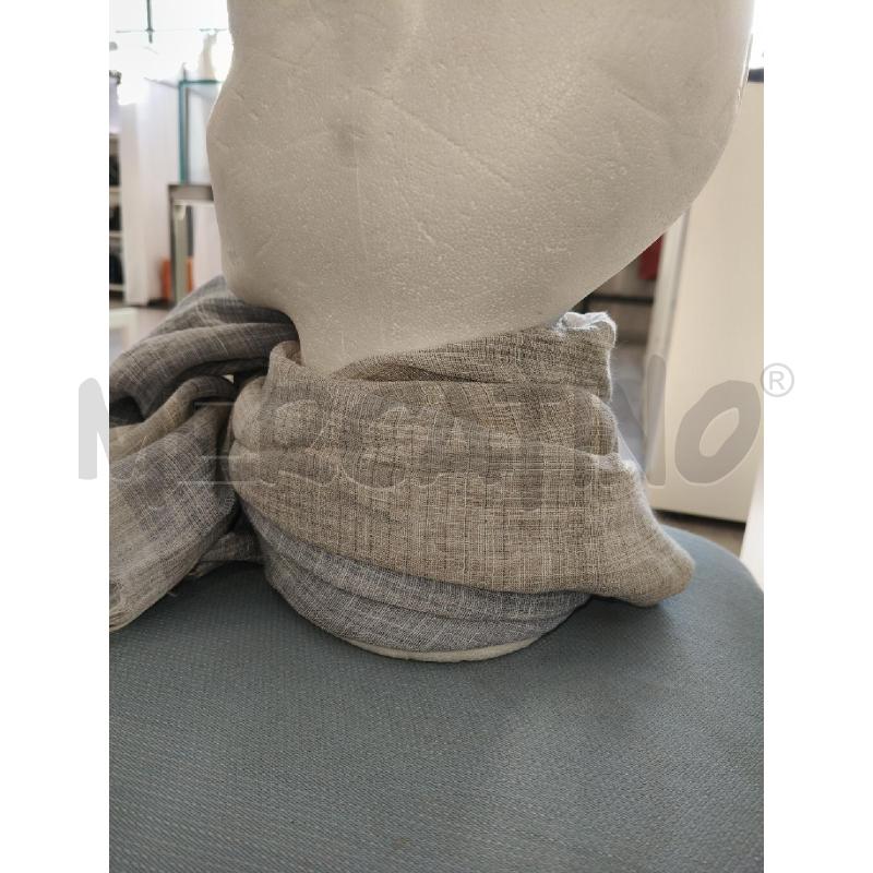 STOLA BRUNELLO CUCINELLI INLINO GRIGIO E BIANCO SFUMATO STROPICCIATO | Mercatino dell'Usato Corciano 3