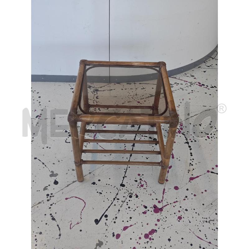 TAVOLINO BASSO IN BAMBU CON PIANALE IN VETRO SCURO | Mercatino dell'Usato Corciano 1