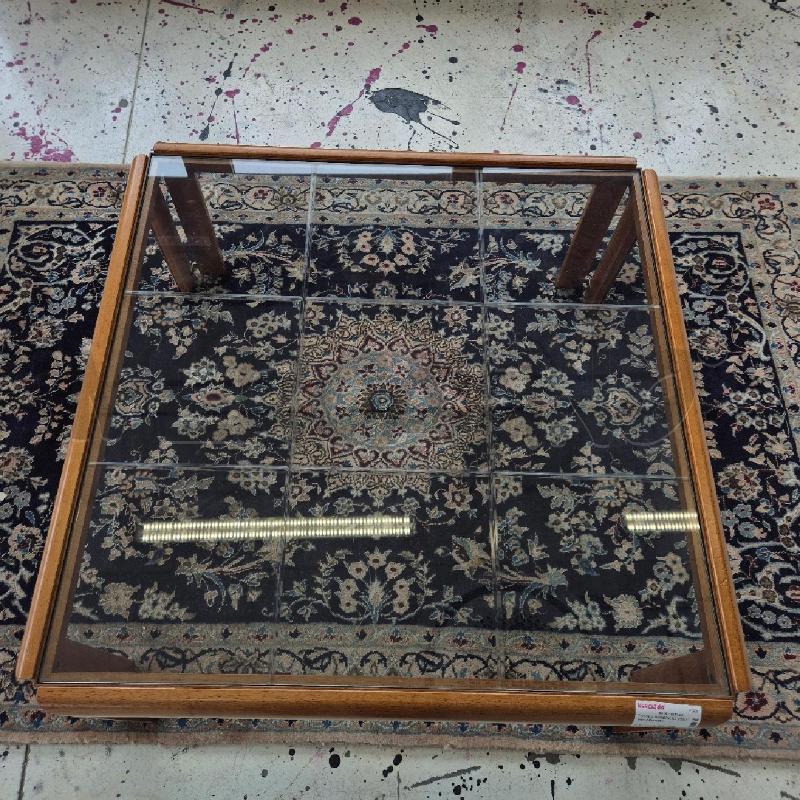 TAVOLO QUADRATO STILE MID CENTURY  | Mercatino dell'Usato Corciano 2