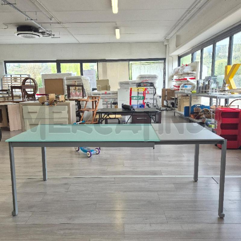 TAVOLO RETTANGOLARE 140X80X75CM PRESENTA SCHEGGIATURE SUL BORDO | Mercatino dell'Usato Corciano 5