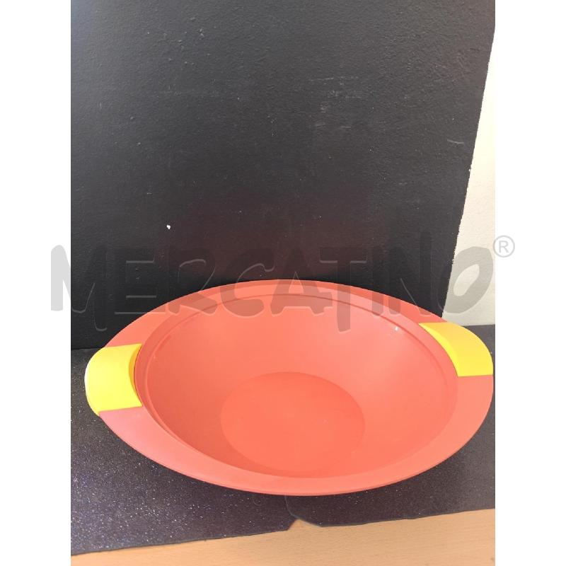 VASSOIO TUPPERWAVE 2.8L ROSSO MANIGLIE GIALLE | Mercatino dell'Usato Corciano 1