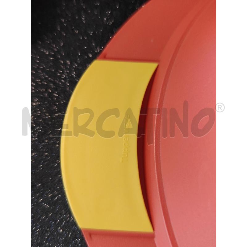VASSOIO TUPPERWAVE 2.8L ROSSO MANIGLIE GIALLE | Mercatino dell'Usato Corciano 3
