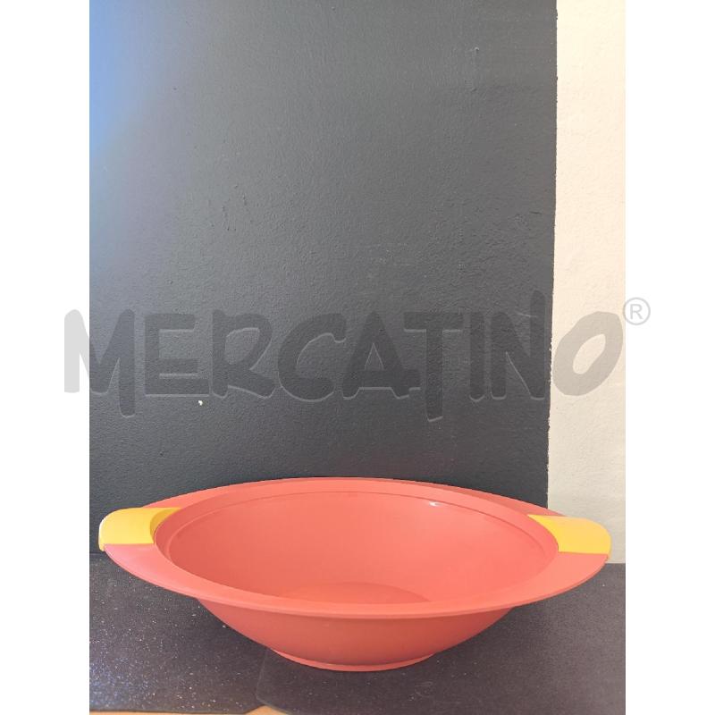 VASSOIO TUPPERWAVE 2.8L ROSSO MANIGLIE GIALLE | Mercatino dell'Usato Corciano 4